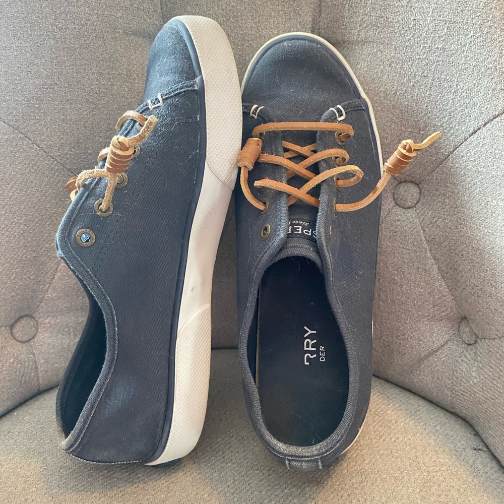NAVY WOMENS SPERRYS